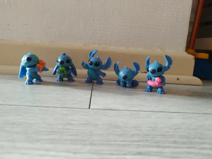 Lot figurines Stitch