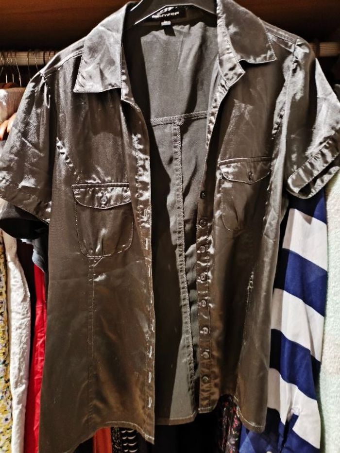 Chemise manche courte satinée