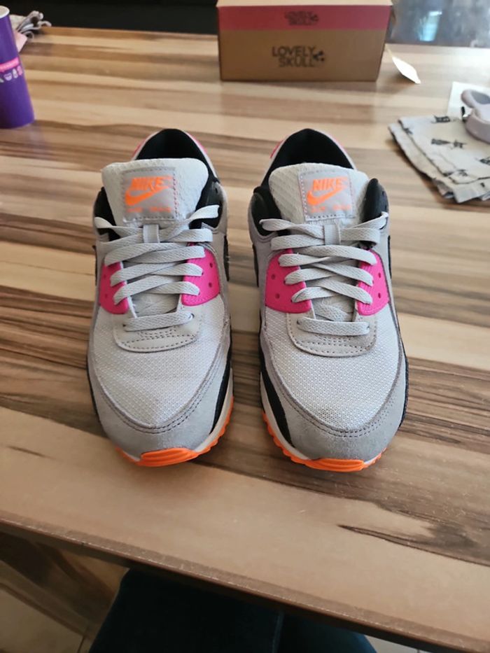 Basket air max 90 Dunkin'Donuts taille 40,5 - photo numéro 2
