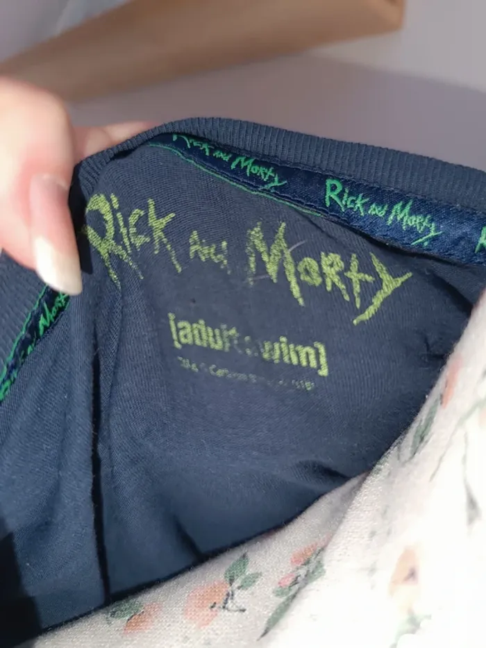 🎀 jolie t-shirt bleu marine Rick and morty taille L 🎀 - photo numéro 3