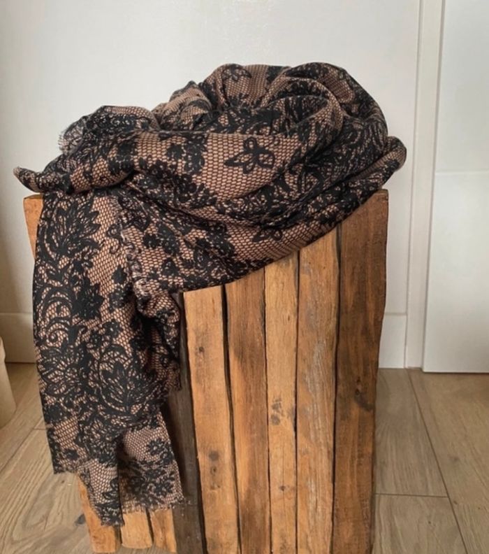 Écharpe effet dentelle - marron et noire - photo numéro 2