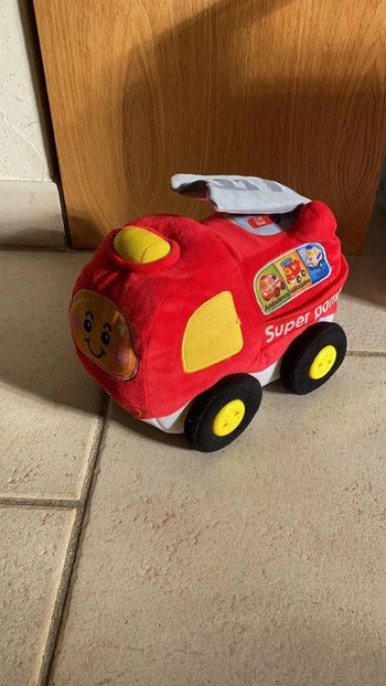 Camion de pompier qui roule tut tut bolides