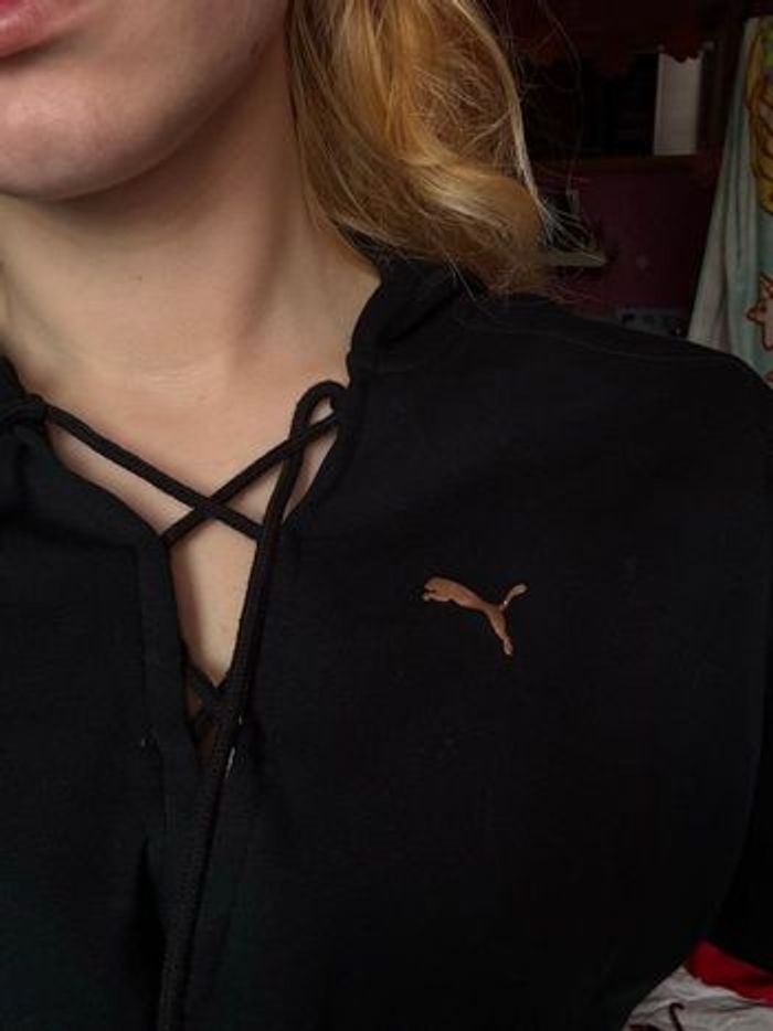 Sweat à capuche Puma noir - Détails lacets et logo doré - photo numéro 6