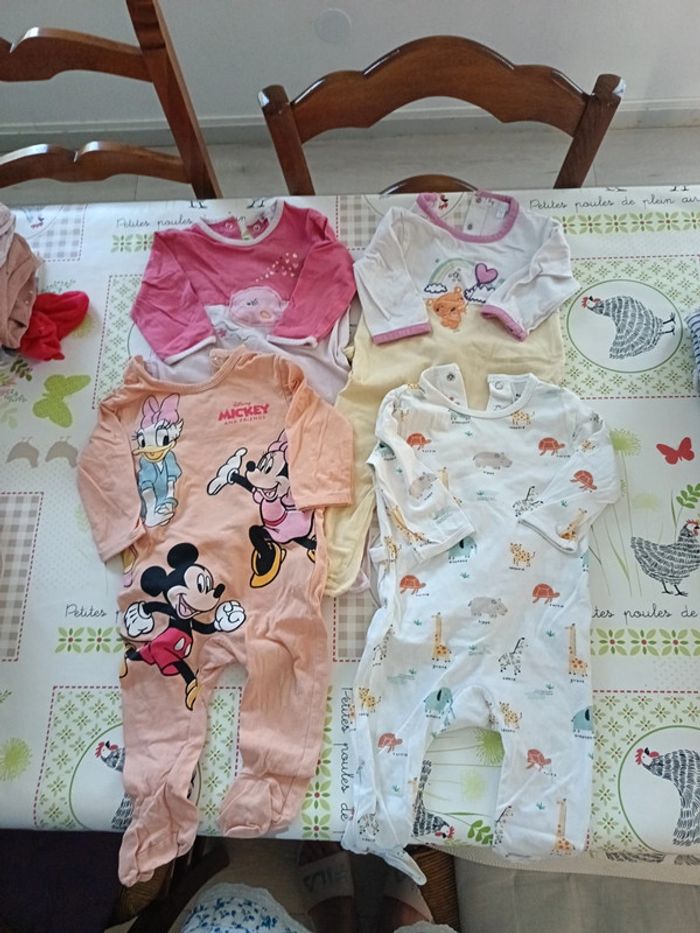 Lot de 4 pyjamas léger 9 mois