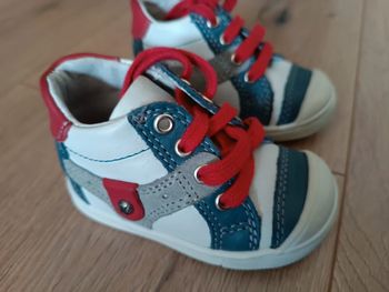 Chaussures pointure 18