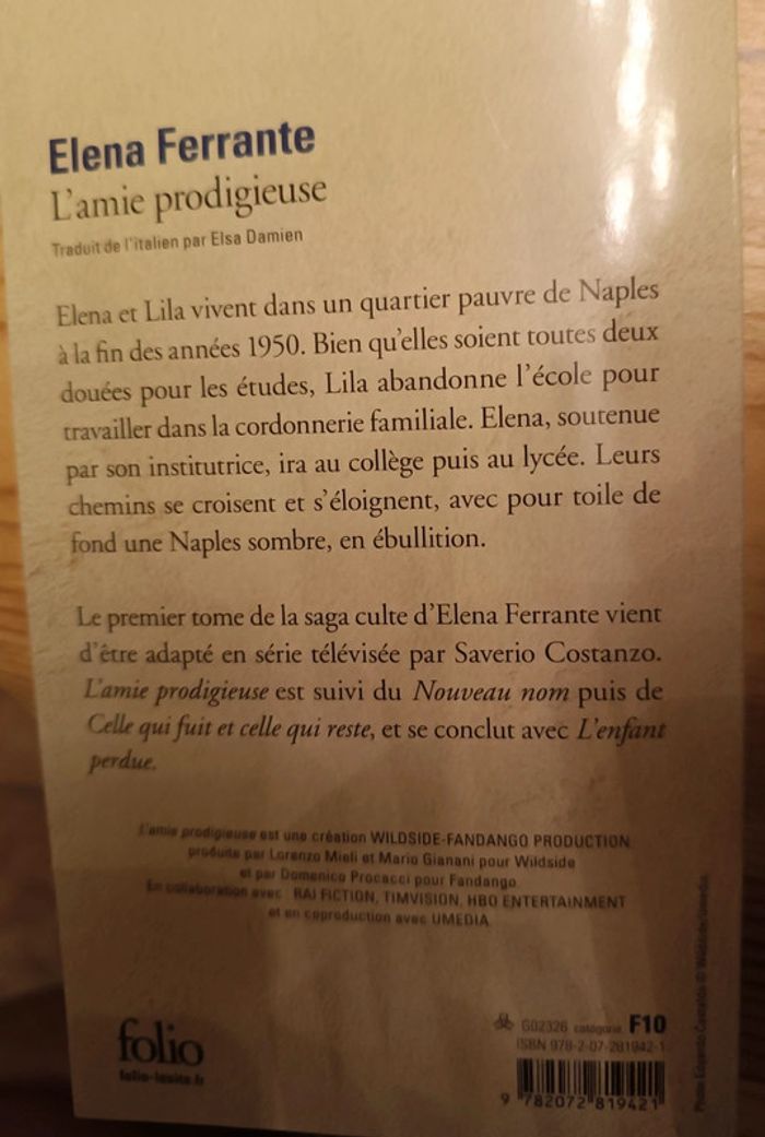 L amie prodigieuse. Elena Ferrante - photo numéro 2