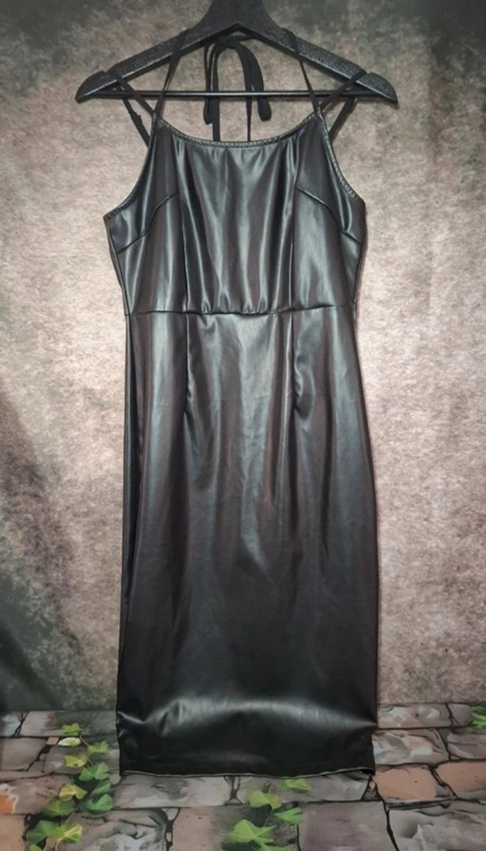 Robe noire séduisante - photo numéro 2