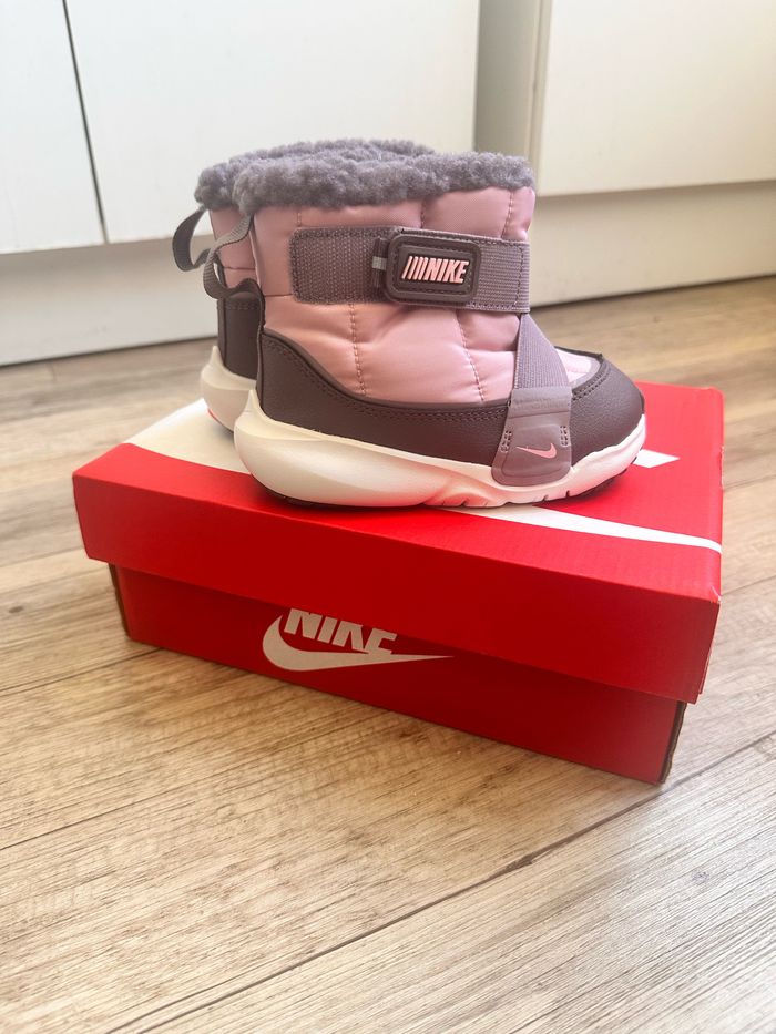 Bottines boots fourrée Nike rose taille 25 neuf - photo numéro 2