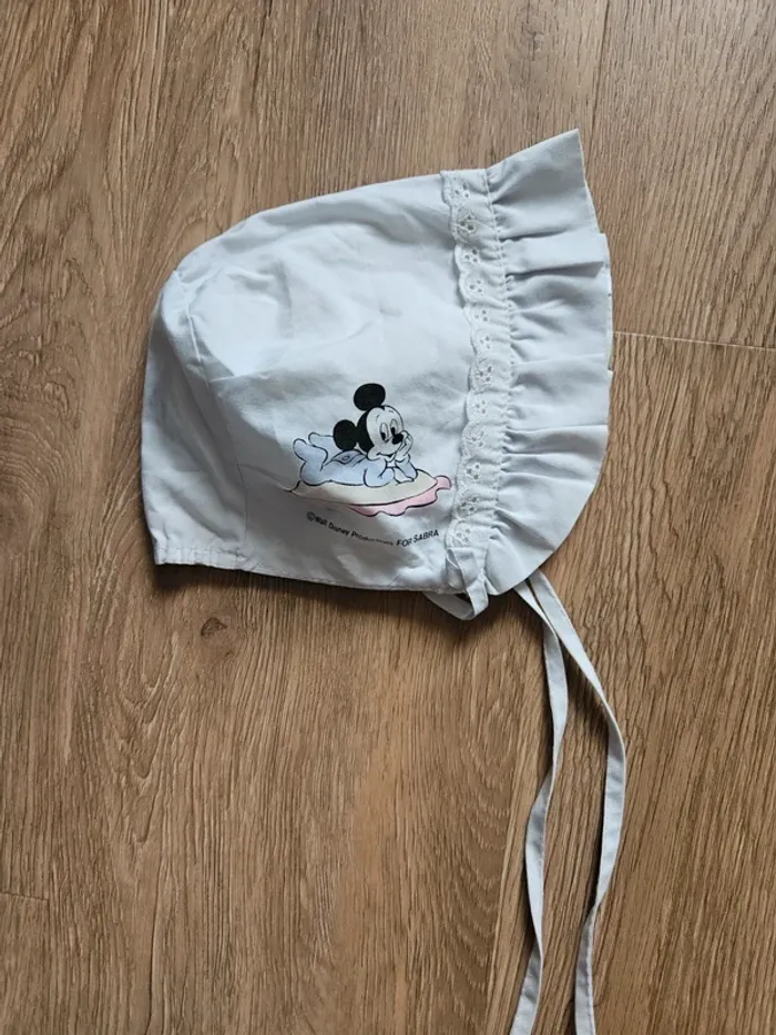 Chapeau bébé fille en broderie mickey