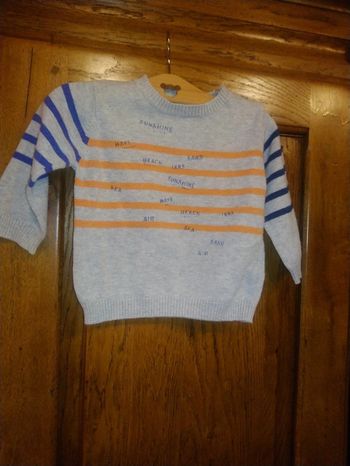 Joli pull ikks taille 12 mois en très bon état