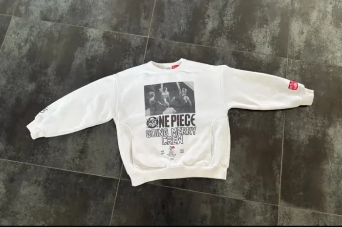 Sweat blanc One Piece Zara garçon 8/9 ans