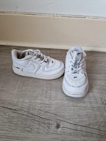 Basket snickers nike bébé taille 25