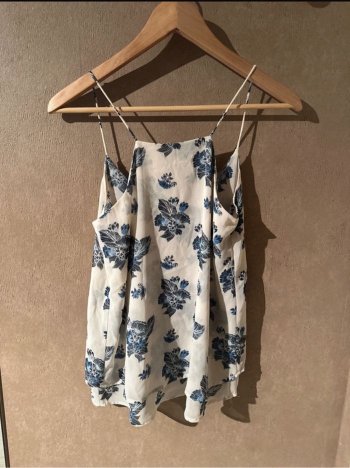 Haut blanc à fleur - photo numéro 2