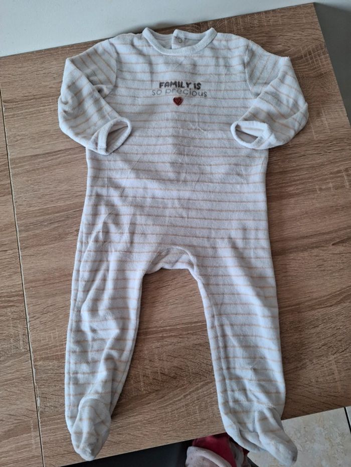 Lot de 4 pyjamas hiver 24 mois - photo numéro 2