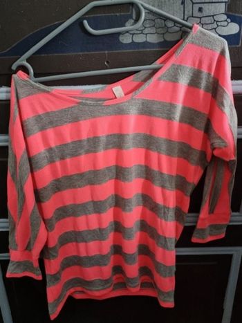 Pull épaules dénudée d'un côté