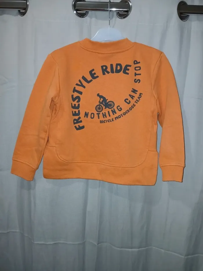 💙 Pull d'hiver Tape à l'œil taille 8 ans.