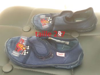1 paire pantoufle taille 27 bleu voiture