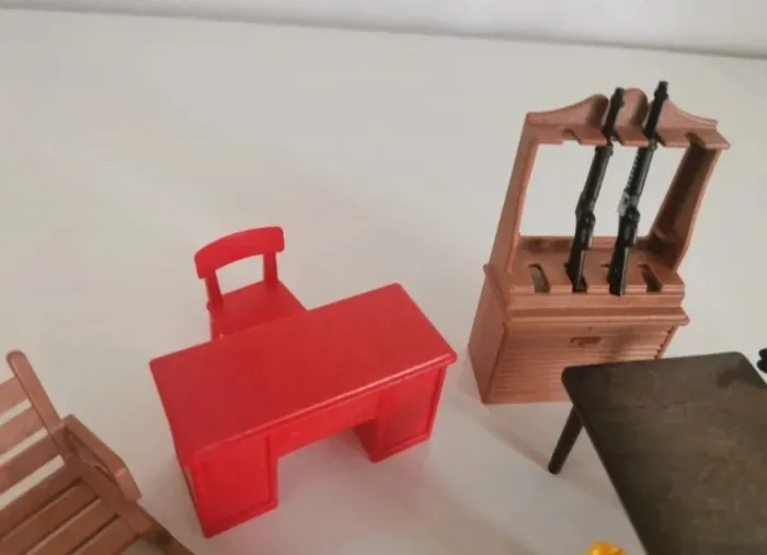 Pièce détaché du playmobil 4398 coffret cow boy transportable meuble porte fusil table chaise cheval - photo numéro 4