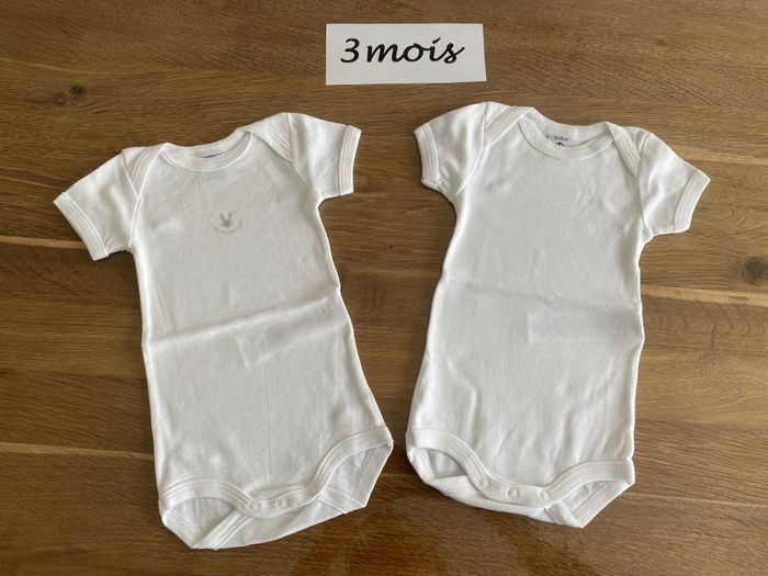 Lot de 2 bodies petit bateau blanc neuf 3 mois