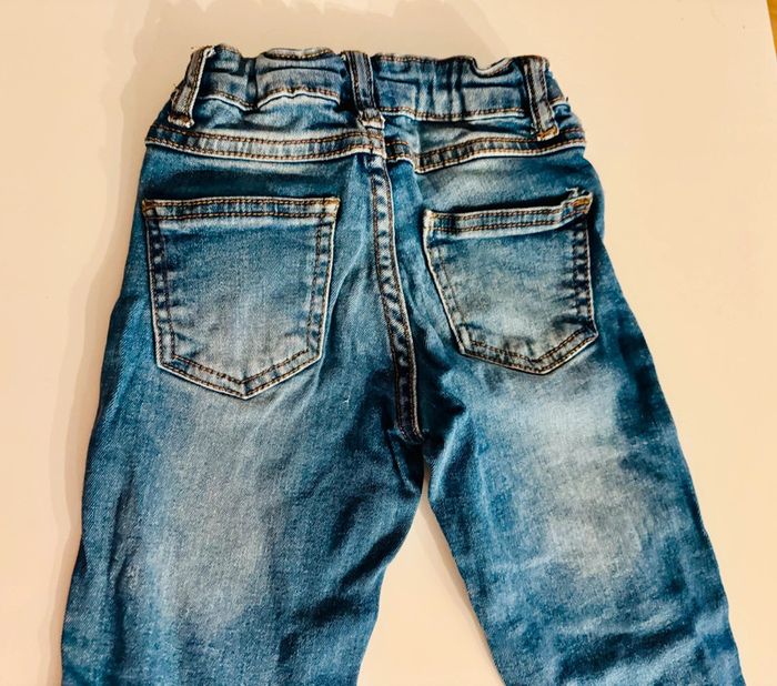 Jeans 4 ans excellent état - photo numéro 3