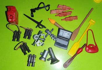 Playmobil lot accessoire ordinateur pagaie sac dynamite torche essance jumelles
