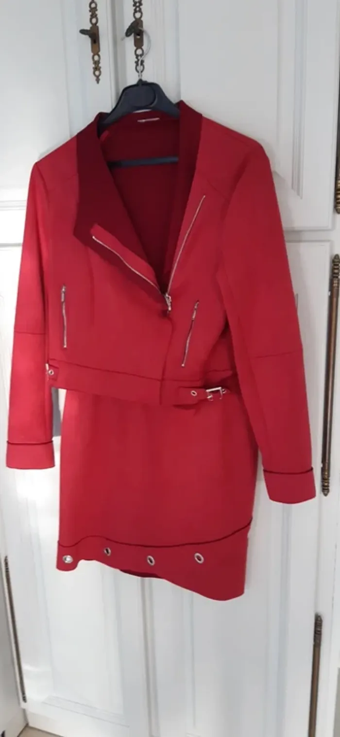 Ensemble rouge - photo numéro 3