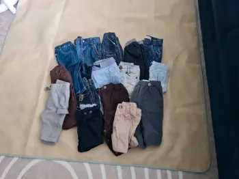 Lot de 13 pantalons et jeans et 2 shorts