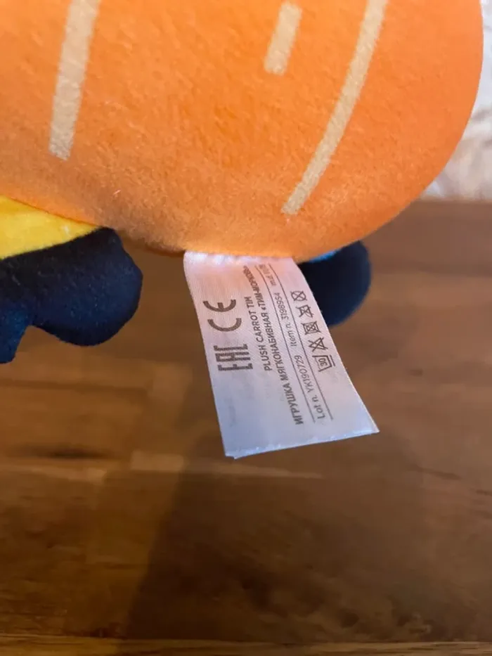 Peluche Les Minions Bob en carotte - photo numéro 9