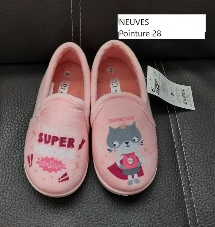 Pantoufles fille 28 NEUVES