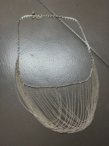 Collier fantaisie argenté avec chaînettes