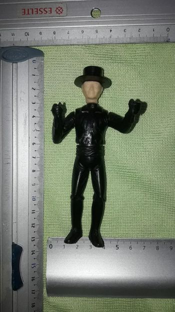 Yul  brynner westworld figurine