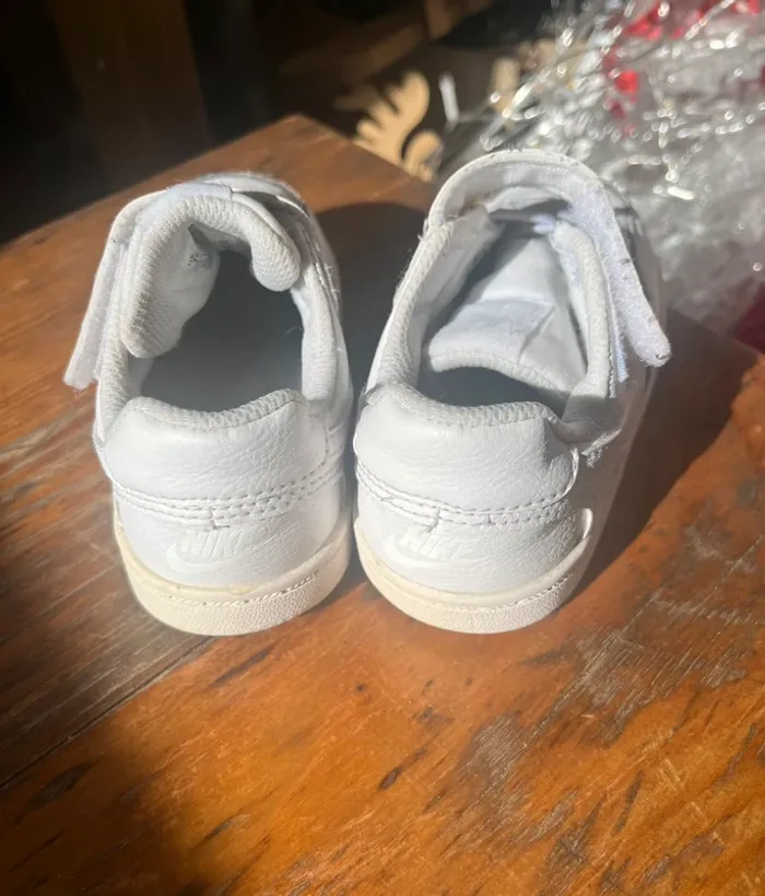 Basket Nike blanche taille 23,5 - photo numéro 3