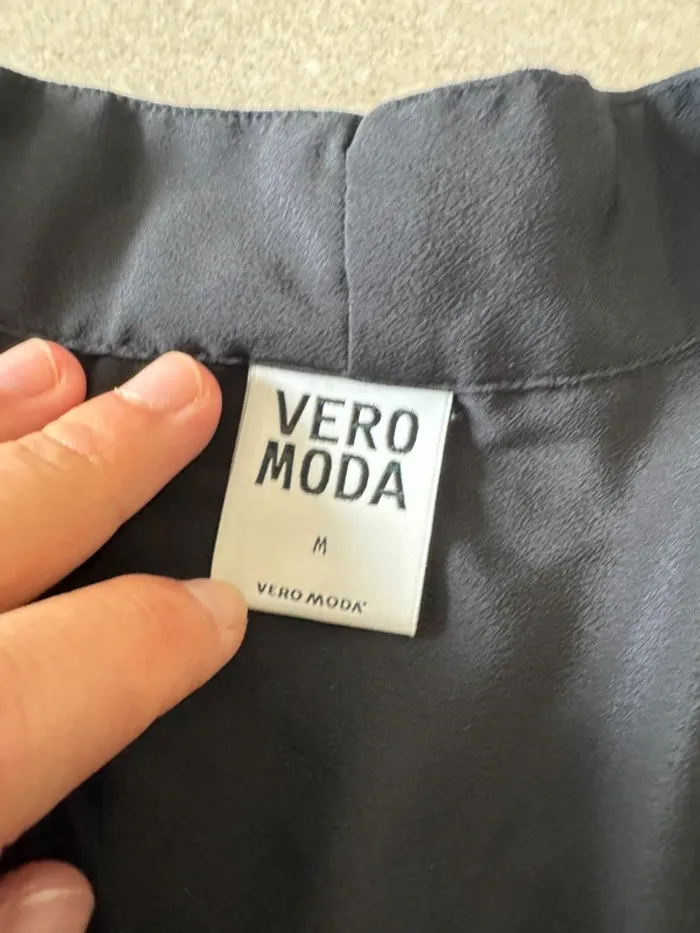 Robe noire Vero Moda, taille M, très bon état - photo numéro 3