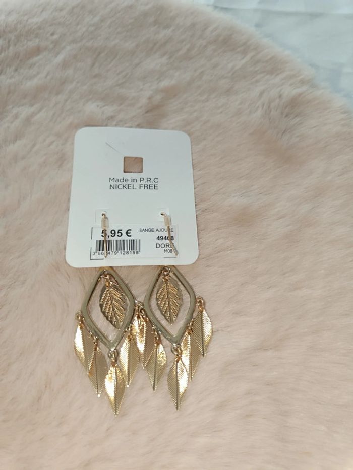 Boucle d'oreille dorée ⭐ feuilles pendantes - photo numéro 3
