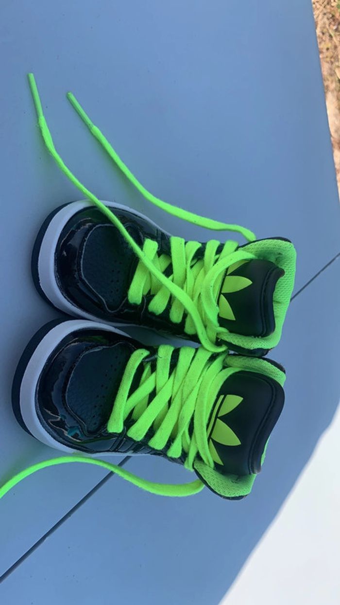 Superbe basket Adidas taille 20 - photo numéro 5