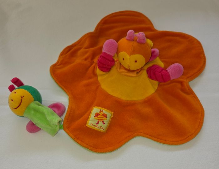 Doudou plat orange et jaune abeille Louna -Moulin Roty