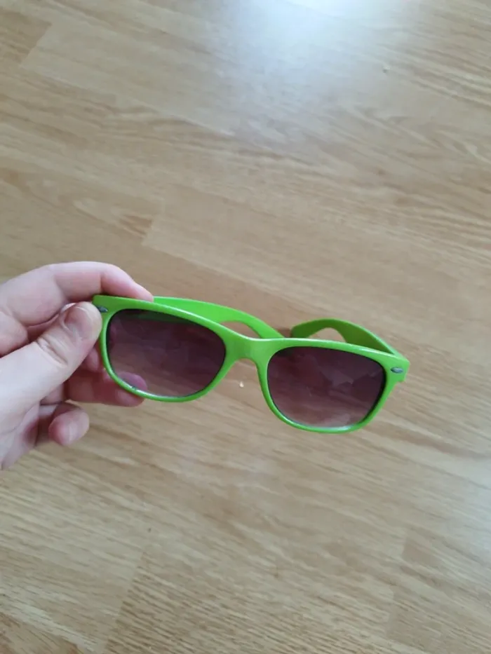 Lunette soleil déguisement vert fluo