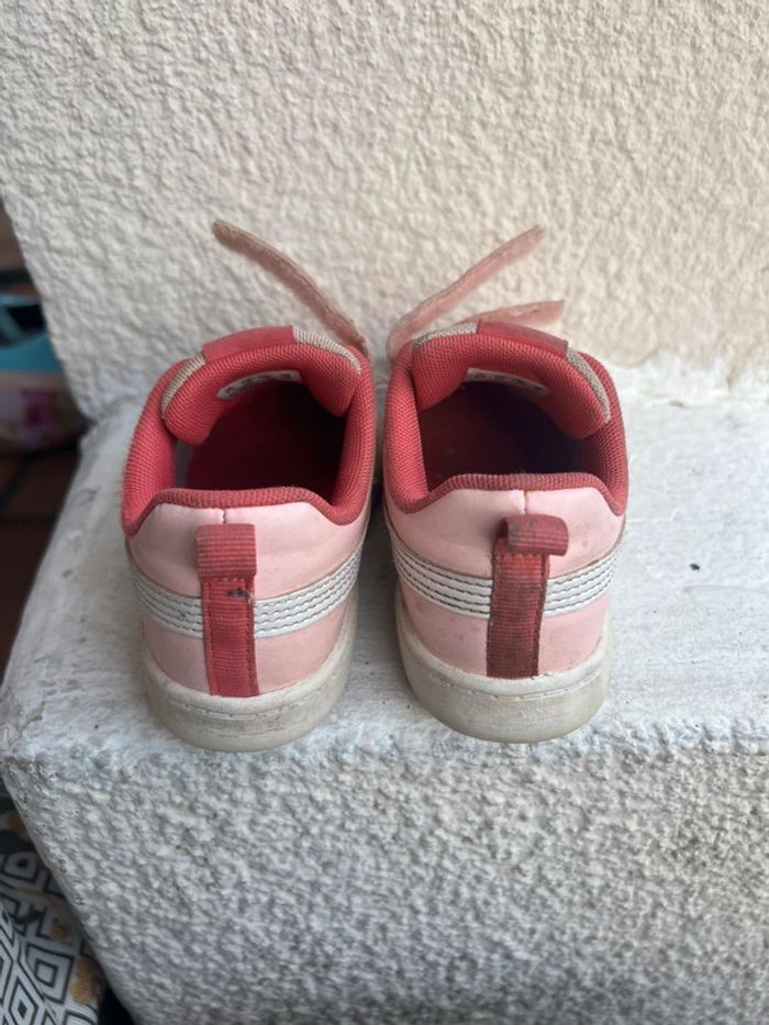 Paire de baskets fille marque Puma pointure 26 bon état - photo numéro 4