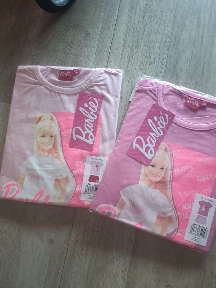 Lot 2 ensembles Barbie