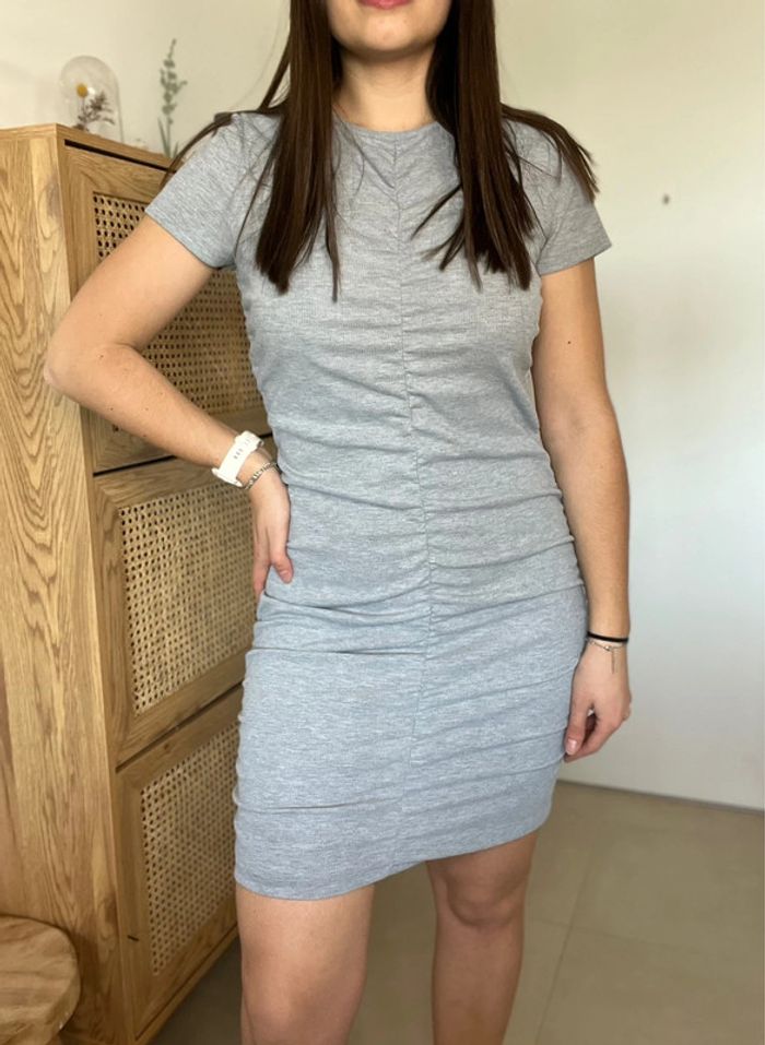 Robe grise moulante H&M