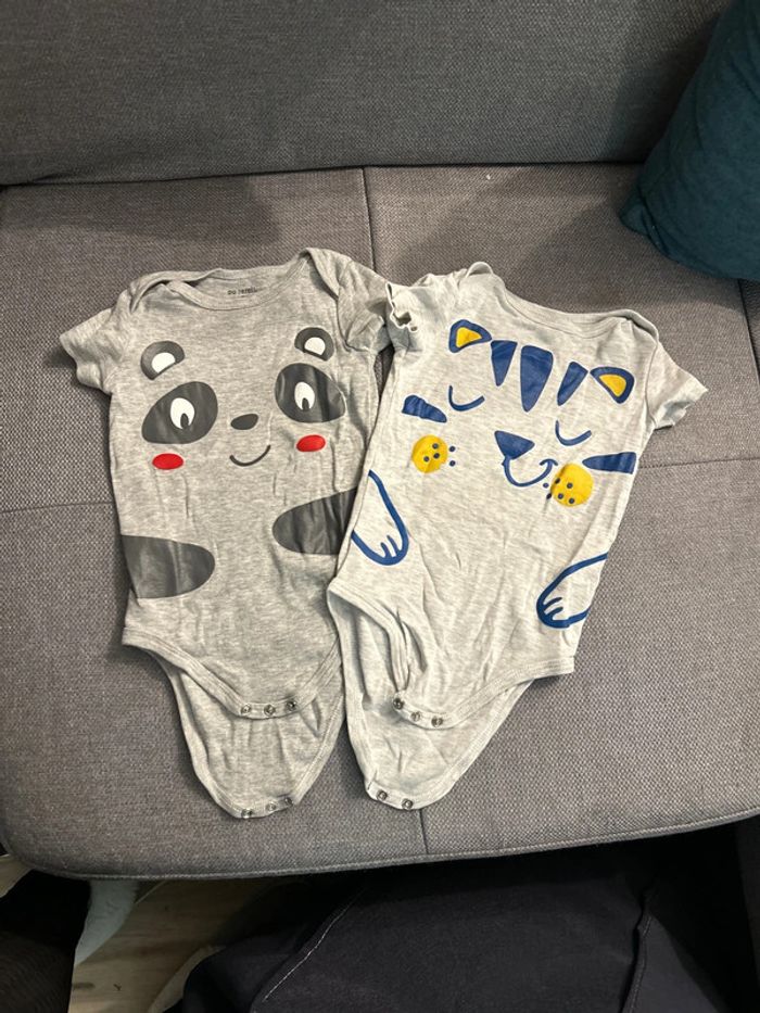 Lot de 2 bodies manches courtes