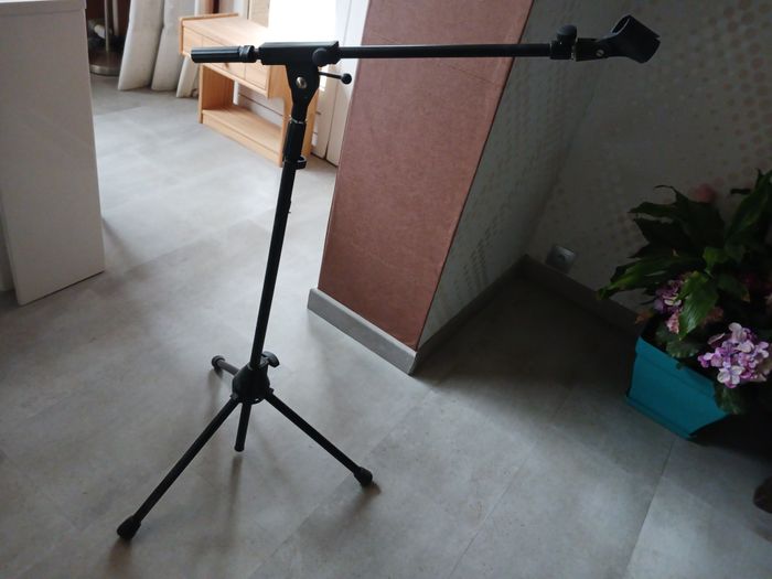 pied de micro noir RTX