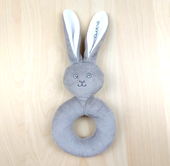 Doudou hochet peluche lapin CLARINS gris blanc 30 cm avec les oreilles