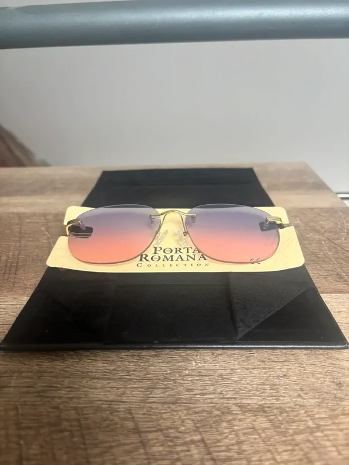 Lunette de soleil ovale Porta Romana verre bleu dégradé rougeâtre - photo numéro 17