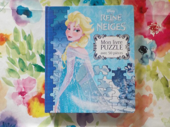 Livre puzzle avec 50 pièces La Reine des Neiges