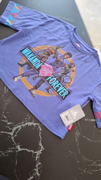 Top t-shirt marvel wakanda forever croc 7 8 ans enfant Disney Disneyland Paris