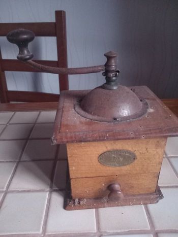 Moulin a cafe ancien 