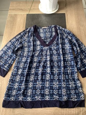 Blouse taille 36 longueur 67 cm aisselles à aisselles 47 cm
