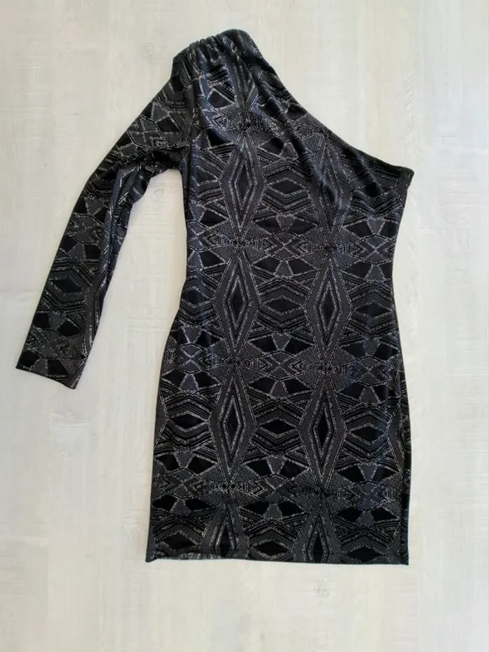 Robe asymétrique épaule dénudée - paillettes soirée - taille 40 - doublure - épaulette