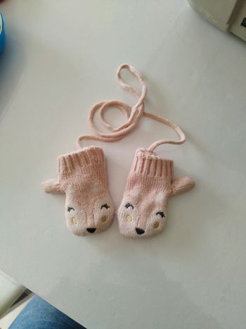 Gants / mouffle , bébé fille rose pailleté taille 3/6 mois de chez Orchestra